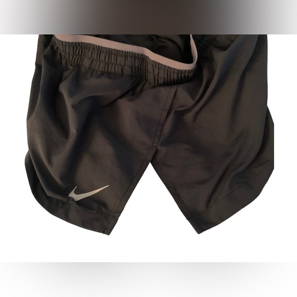 Nike Dri-Fit lined athletic running back zip pocket shorts women’s size medium - Picture 6 of 13